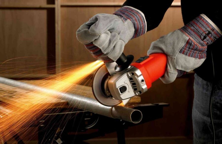 Əlində laqonda tutan usta faciəyə səbəb oldu