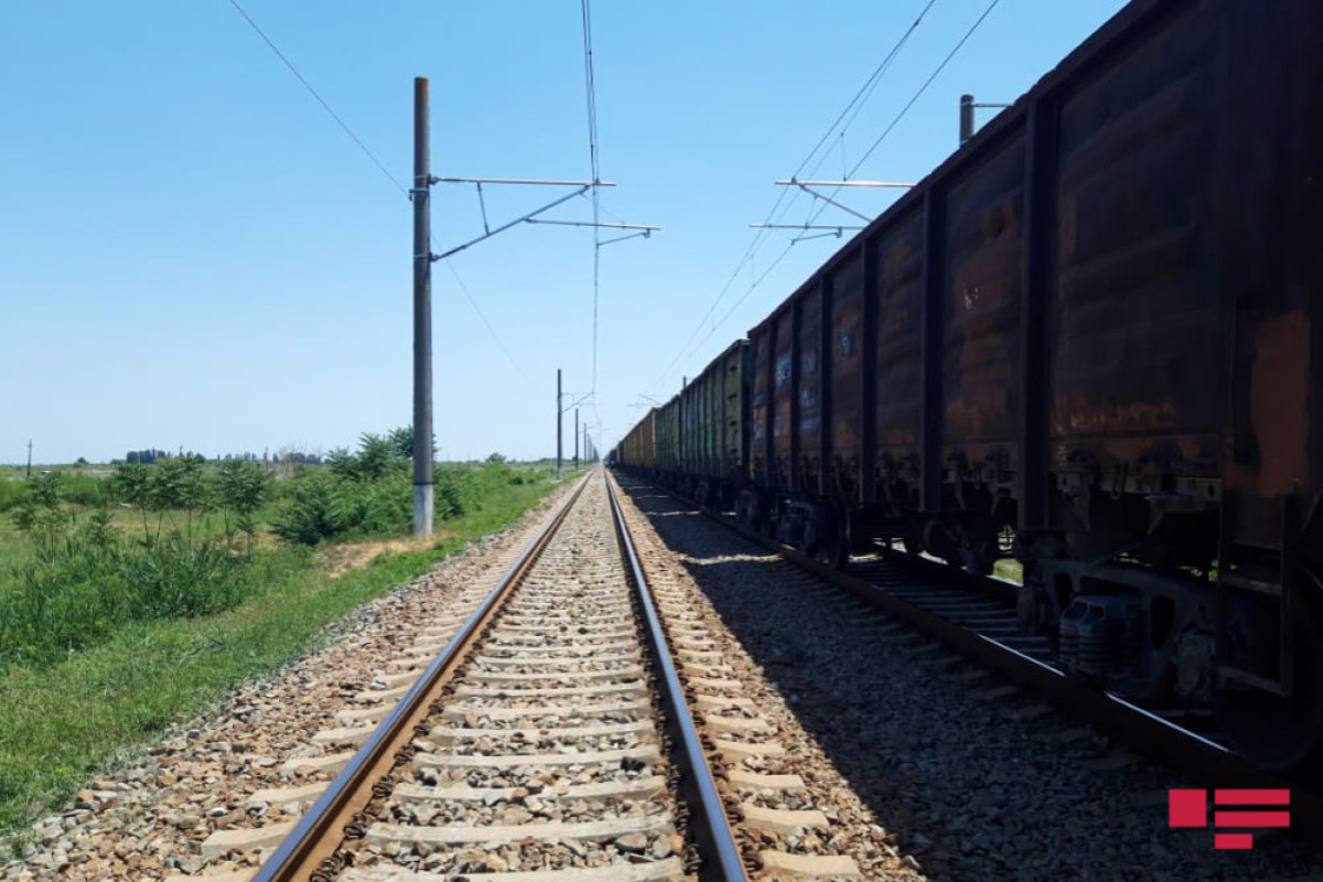 Neftçalada qatar yük maşınını vurdu: ölən var