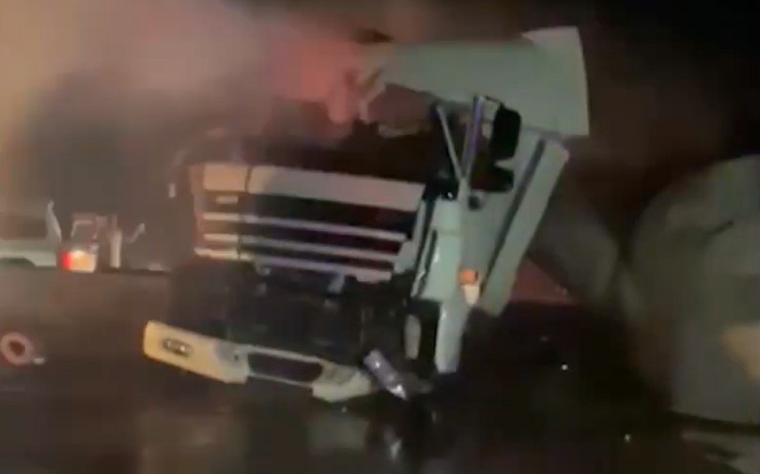 Hacıqabulda 2 TIR toqquşdu - Ukrayna vətəndaşı ağır yaralandı - VİDEO 1 Hacıqabulda 2 TIR toqquşdu - Ukrayna vətəndaşı ağır yaralandı - VİDEO