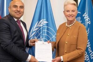 Səfirimiz etimadnaməsini Sindi Makkeynə verdi