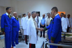 Zakir Həsənov hərbi hospitalı ziyarət etdi - VİDEO