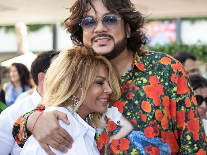 İrəvanda Aygün Kazımova üçün kulonu kim alıb? - VİDEO yayıldı 1 İrəvanda Aygün Kazımova üçün kulonu kim alıb? - VİDEO yayıldı