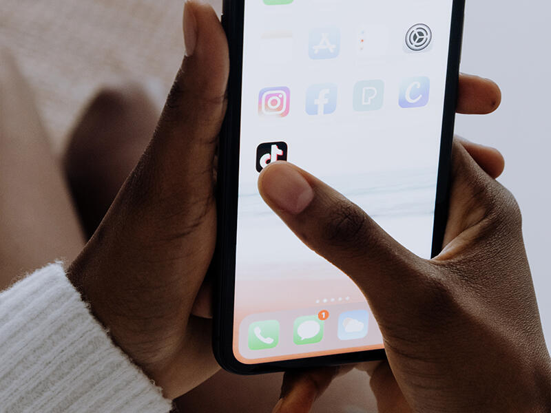 "TikTok"da söyüş söyən müharibə iştirakçısını küçədə öldürdü - TƏFƏRRÜAT / FOTOLAR