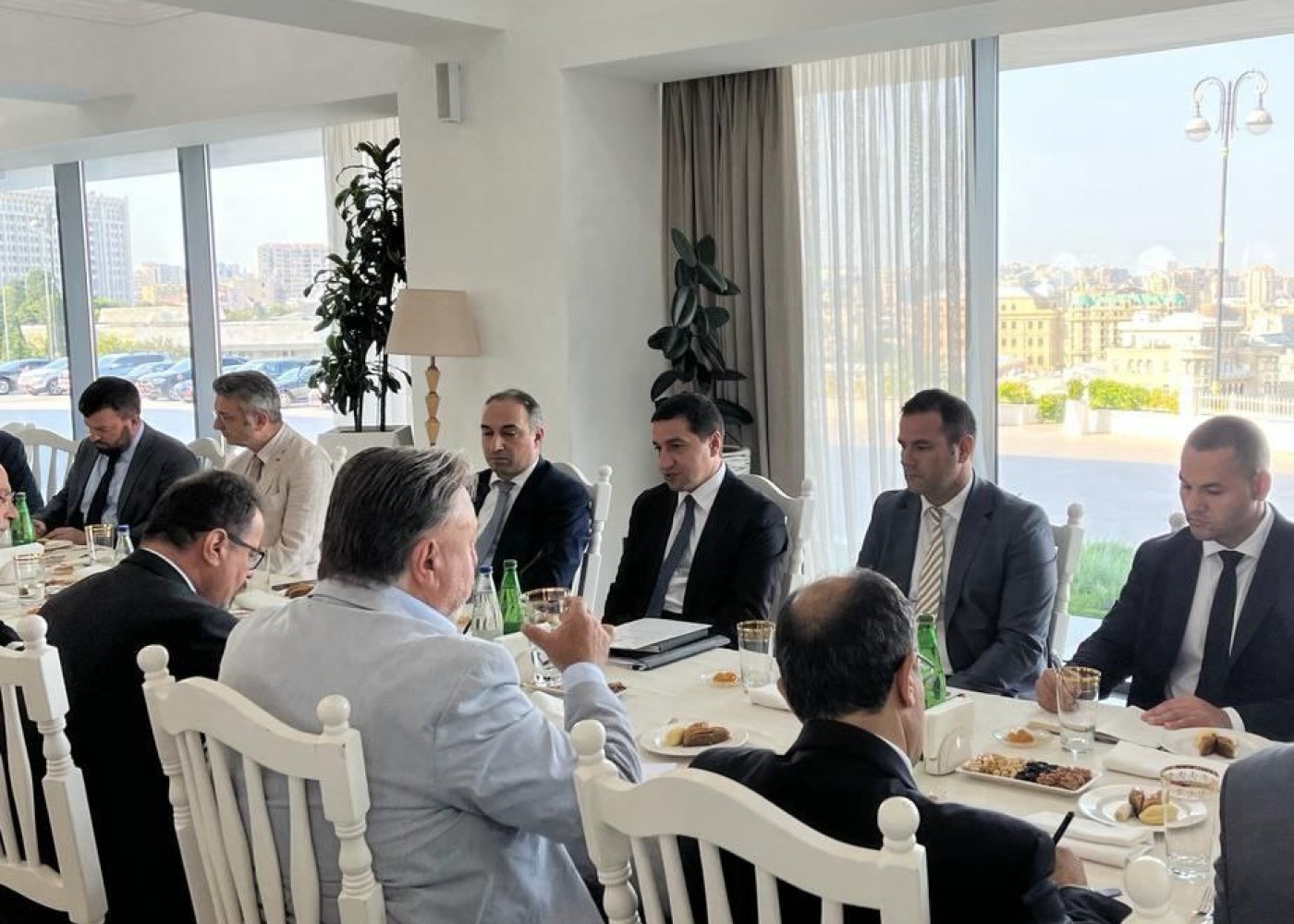 Hikmət Hacıyev əcnəbi diplomatlarla görüşdü - FOTO