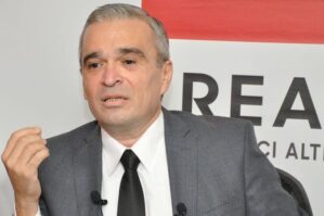 İlqar Məmmədov ölmüş adamların adlarını nazirliyə verib