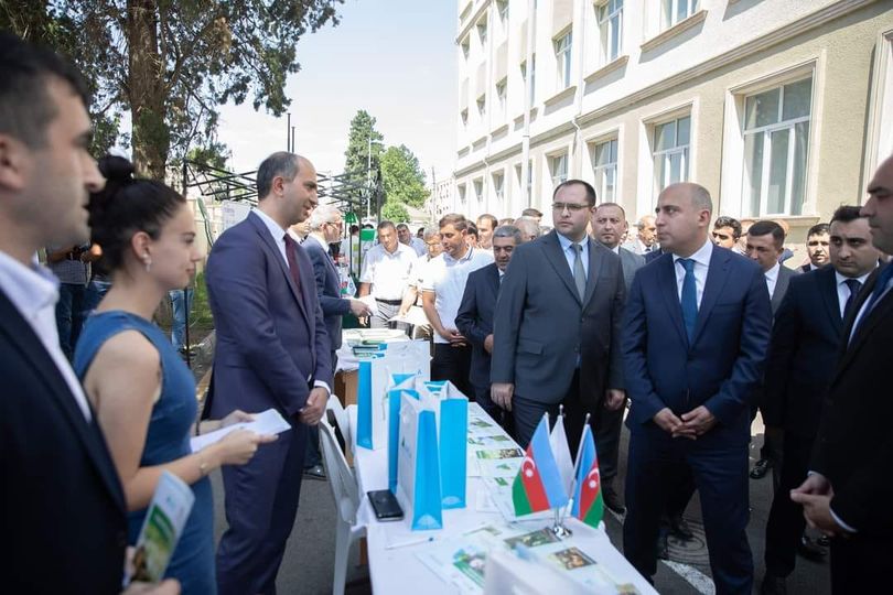 Azərbaycanlı nazirin “əkizi” maraq doğurdu - FOTO