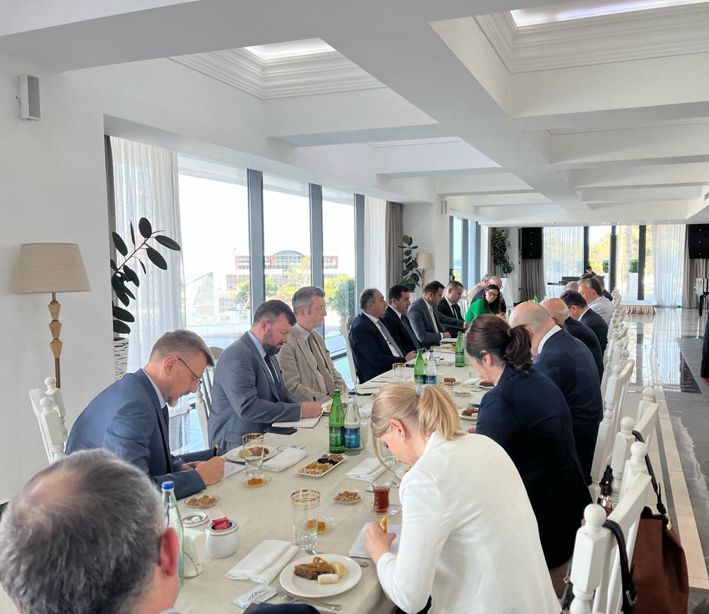 Hikmət Hacıyev əcnəbi diplomatlarla görüşdü - FOTO