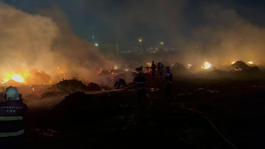 Bakıda açıq ərazidə güclü yanğın oldu - FOTO/VİDEO