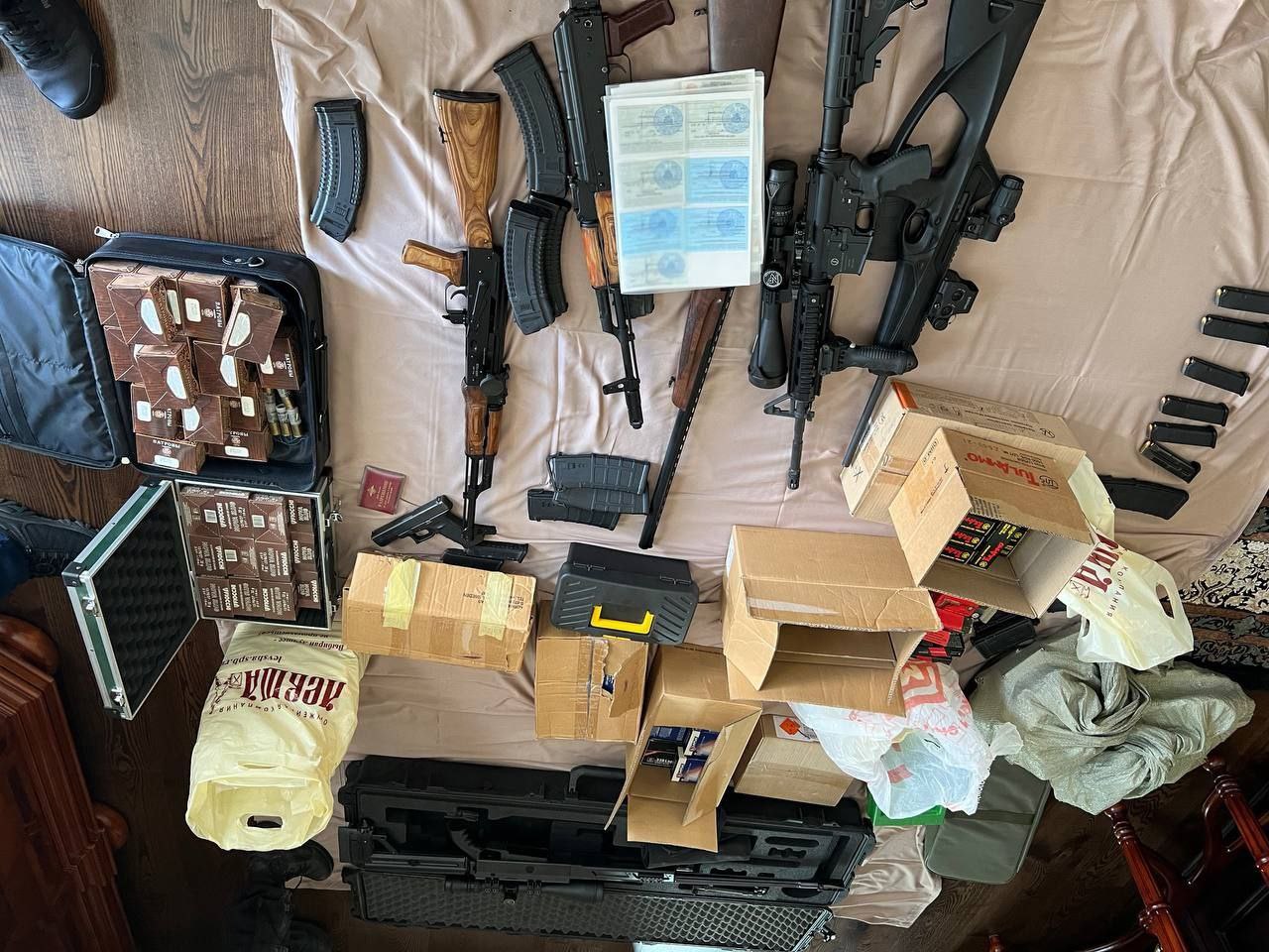 Priqojinin ev və ofisindən tapılanlar - FOTOLAR / VİDEO