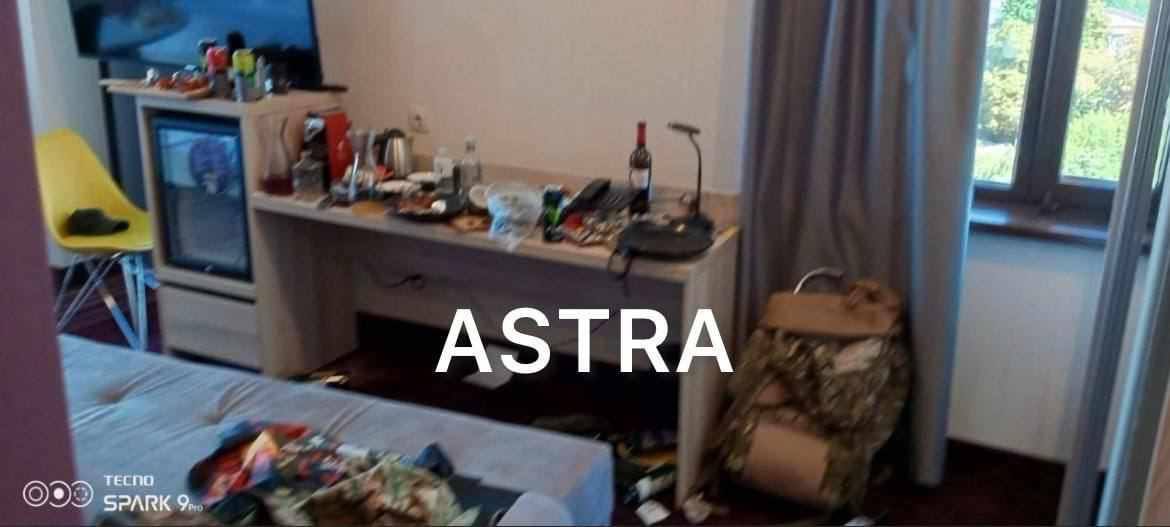 Vaqnerçilər otelləri bərbad etdi, işçini döydülər - VİDEO