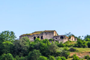Separatçılar iş başında: Tarixi monastır hədəfdə