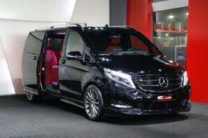 Tanınmış aparıcı 200 minlik maşın aldı, özünə sürücü tutdu - FOTO