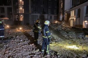 Rusiya Dneprdə yaşayış binasını raketlə vurdu: yaralılar var - VİDEO