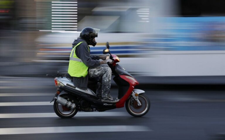 Moped idarə edənlərlə bağlı qərar verildi - Sürücülük vəsiqəsi
