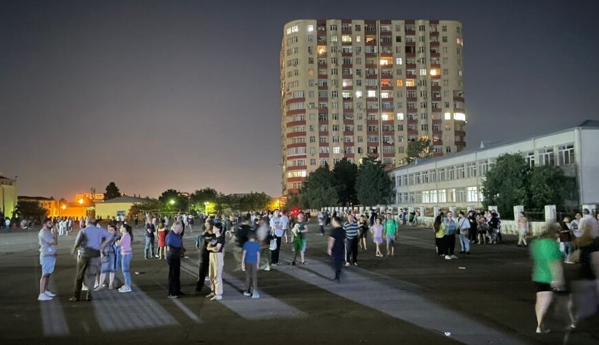 Bakıda zəlzələ zamanı ŞOK məqam: bunu heç kim demir! - VİDEO 1 Bakıda zəlzələ zamanı ŞOK məqam: bunu heç kim demir! - VİDEO