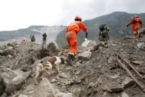 Torpaq sürüşməsinə görə 21 nəfər öldü - 900 ev işıqsız qaldı