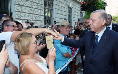 0x0 baskan recep tayyip erdogana macar vatandaslardan sevgi seli 1692551562303