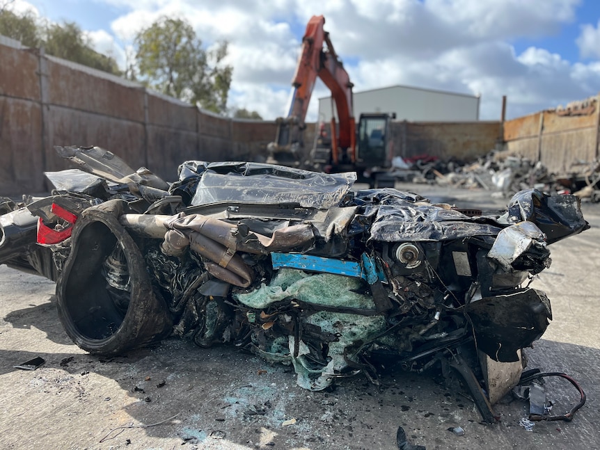 Avtomobili sürətlə sürdüyü üçün əlindən alıb xurd-xəşil etdilər - ANBAAN VİDEO