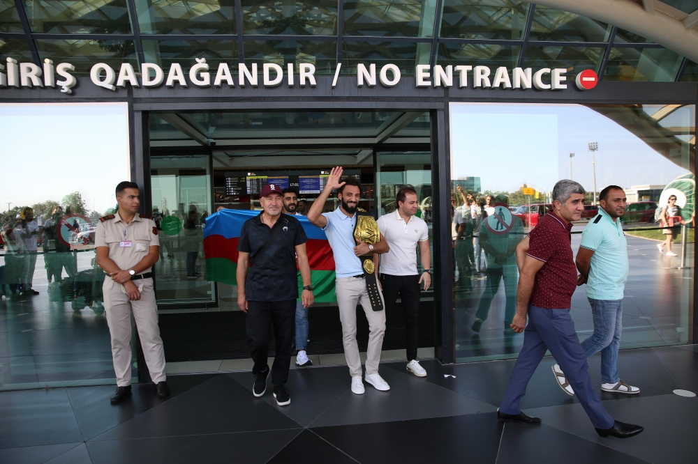 Ermənini məğlub edən Çingiz Vətəndə belə qarşılandı - FOTO