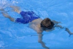 Bakıda altı yaşlı uşaq hovuzda boğuldu