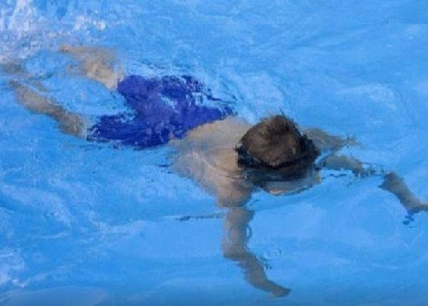 Bakıda altı yaşlı uşaq hovuzda boğuldu