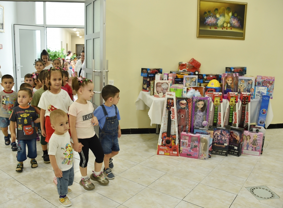 Mehriban Əliyeva uşaqları belə sevindirdi - FOTOLAR