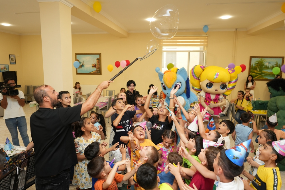 Mehriban Əliyeva uşaqları belə sevindirdi - FOTOLAR