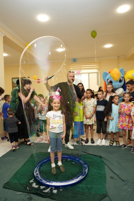 Mehriban Əliyeva uşaqları belə sevindirdi - FOTOLAR