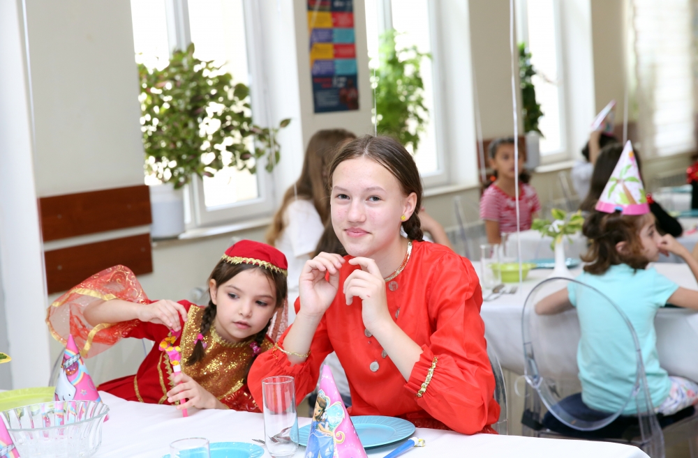 Mehriban Əliyeva uşaqları belə sevindirdi - FOTOLAR