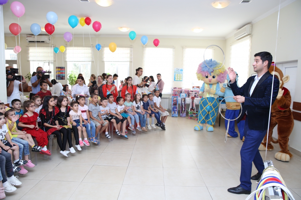 Mehriban Əliyeva uşaqları belə sevindirdi - FOTOLAR