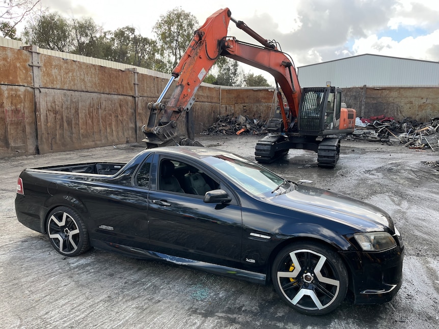 Avtomobili sürətlə sürdüyü üçün əlindən alıb xurd-xəşil etdilər - ANBAAN VİDEO