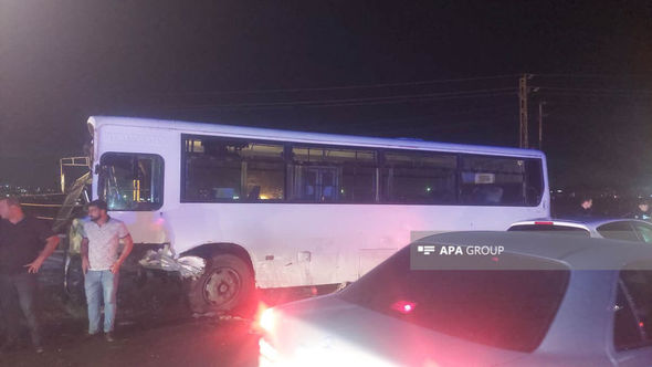 Abşeronda avtobus minik maşını ilə toqquşdu - Sürücü öldü / FOTO
