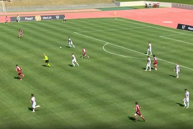 Müdafiəçi 80 metrdən qol vurdu - VİDEO