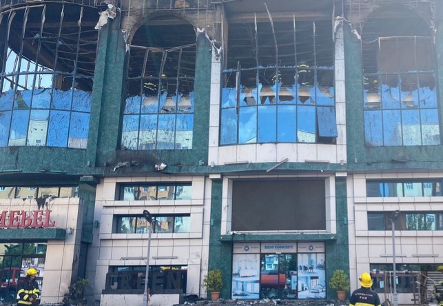 Sumqayıtda yanan şadlıq sarayı kimindir?