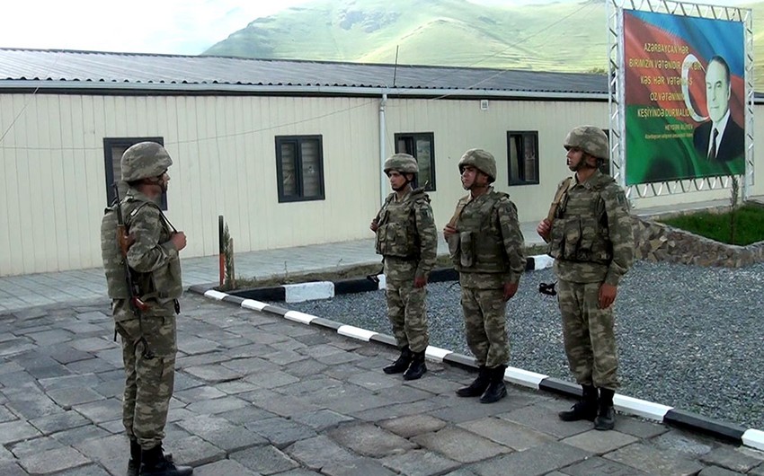 Əsgərlərimiz azad olunmuş ərazilərdə belə xidmət edir - VİDEO 1 Əsgərlərimiz azad olunmuş ərazilərdə belə xidmət edir - VİDEO