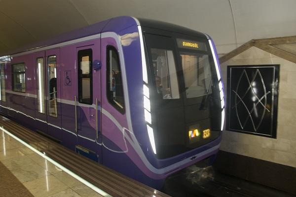 Metropoliten qatarlarda kondisionerləri söndürüb?