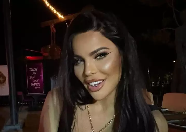 Azərbaycanlı model halallaşıb ağladı: “Bədənim çürüyür...” - VİDEO 1 model