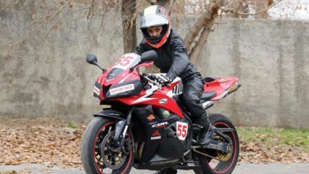 Bakıda motosiklet sürücüsü polisdən belə "qaçdı" - VİDEO