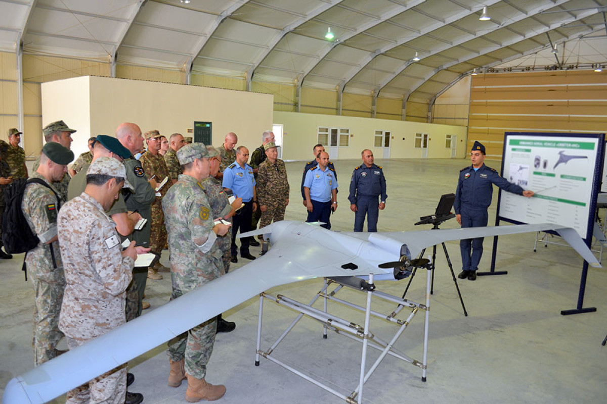 Hərbi attaşelər PUA-larımızla tanış oldular - FOTOLAR