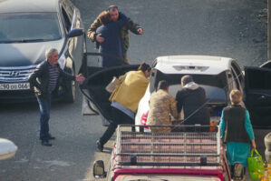 Xankəndidə “azərbaycanlıya” hücum: ermənilər qırğına çıxdılar - VİDEO 23 Xankəndidə “azərbaycanlıya” hücum: ermənilər qırğına çıxdılar - VİDEO