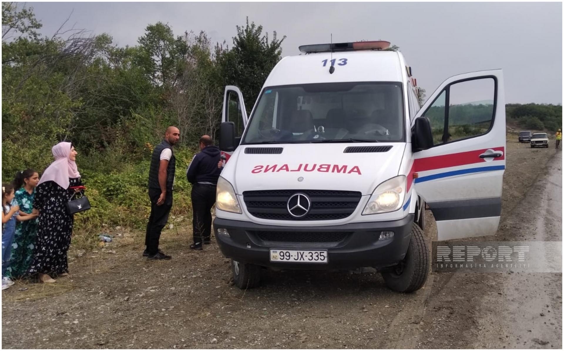 Şamaxıda turistlər qəzaya düşdü: yaralılar var - YENİLƏNİB