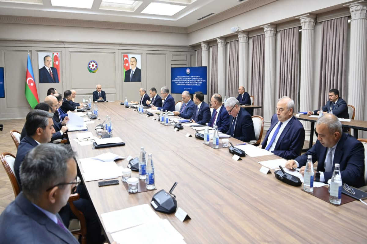 Şahin Mustafayev iclas keçirdi