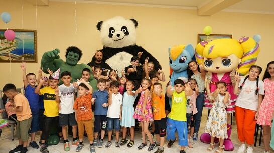 Mehriban Əliyeva uşaqları belə sevindirdi - FOTOLAR 1 Mehriban Əliyeva uşaqları belə sevindirdi - FOTOLAR