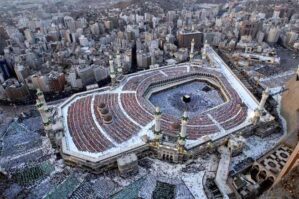 Məkkədə saat qülləsini ildırım belə vurdu - VİDEO