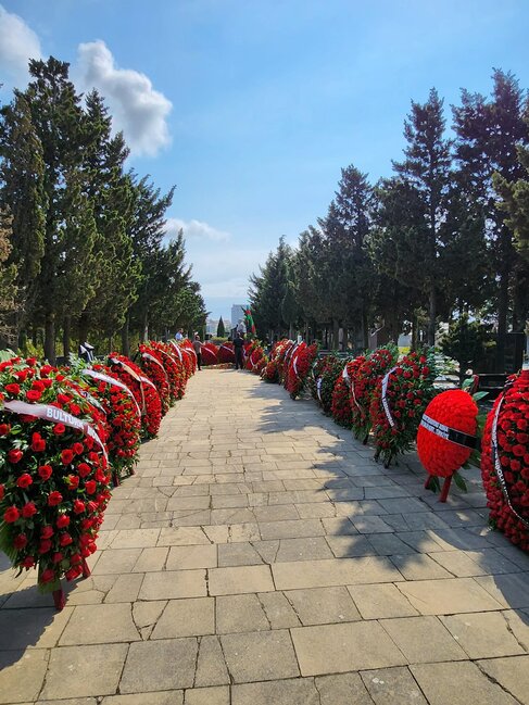 Qənirə Paşayevanın məzarı - FOTO