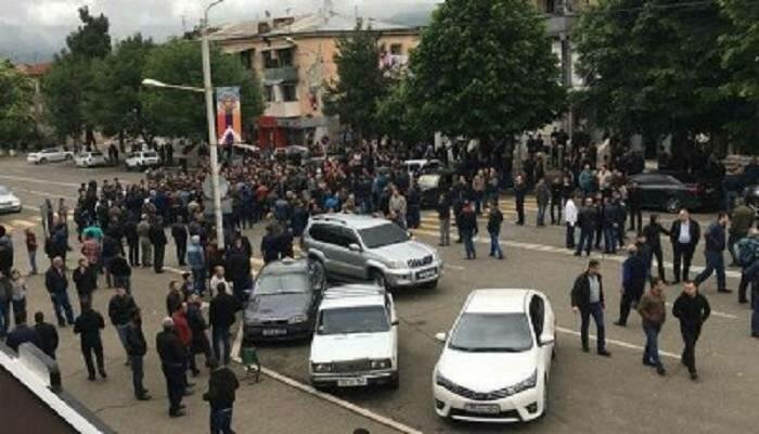 Xankəndidə gərginlik: Ermənilər əlbəyaxa oldu - VİDEO