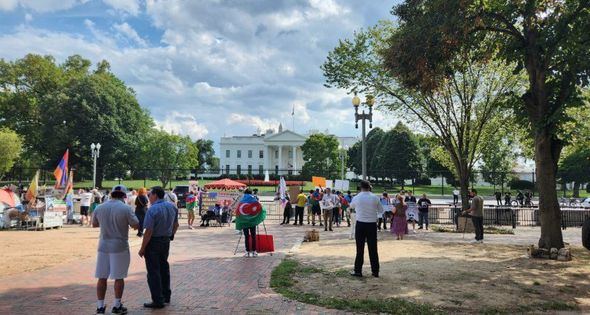 Qubad İbadoğluya dəstək aksiyası: Erməni bayrağı qaldırıldı - FOTO
