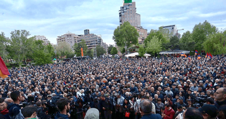 İrəvanda etirazlar güclənir: Paşinyanın yerinə namizəd müəyyənləşdi