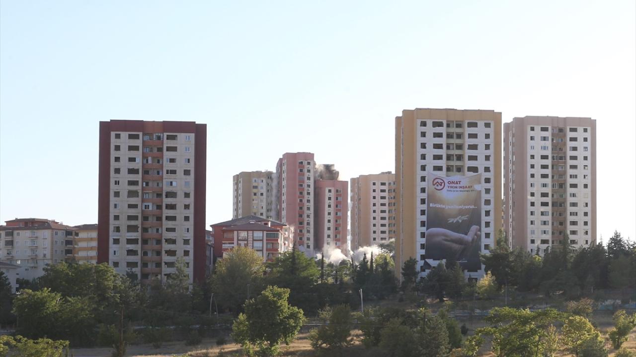 Türkiyədə 15 mərtəbəli 9 bina eyni anda partladıldı - FOTOLAR / VİDEO 8 2109145