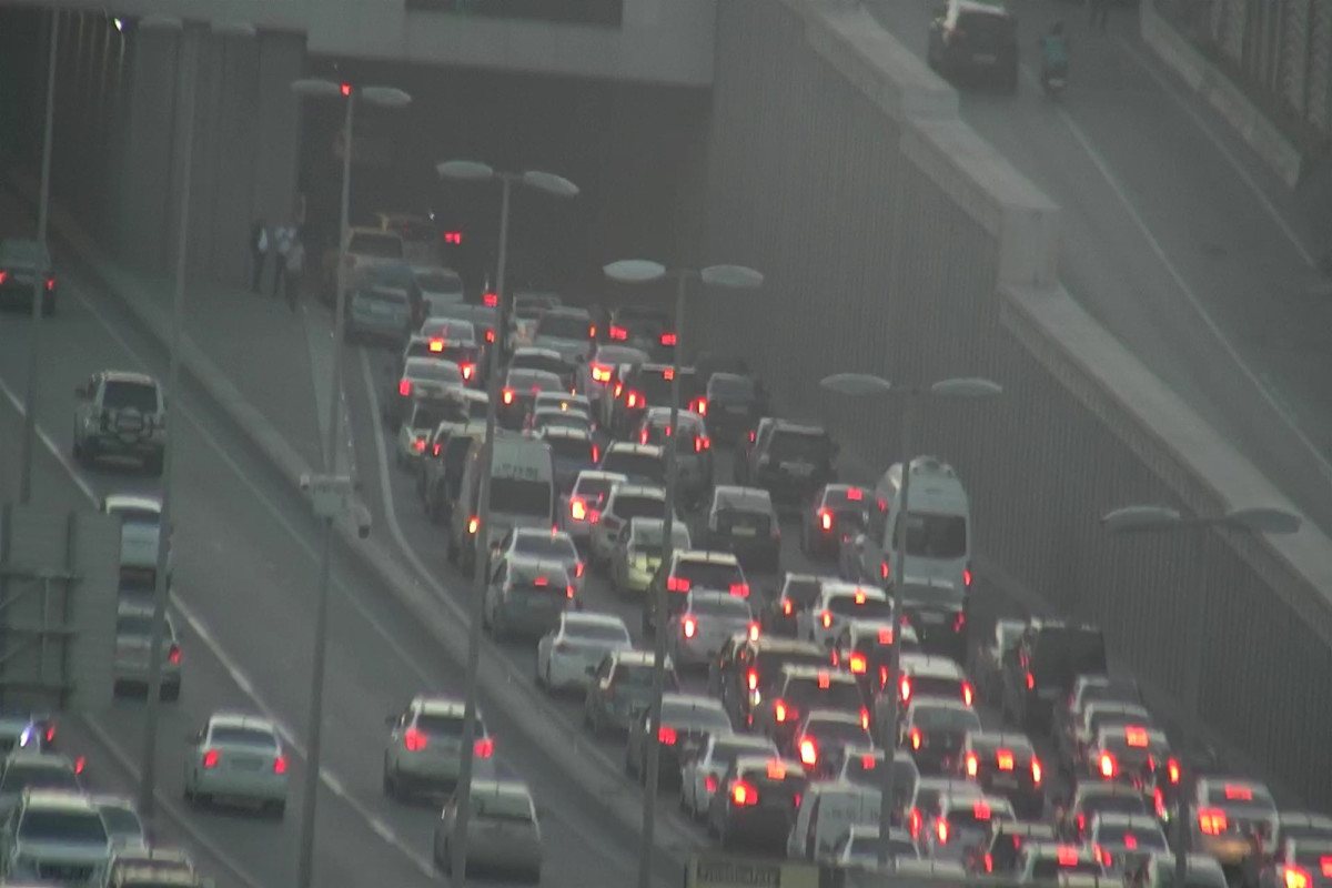 Ziya Bünyadov prospektində qəza: sıxlıq yarandı